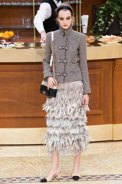 Look 69